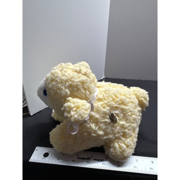 Vintage Fan Fair Wind-Up Yellow Lamb Musical Mary Had A Little Lamb Blue Eyes Pl - Picture 4 of 9